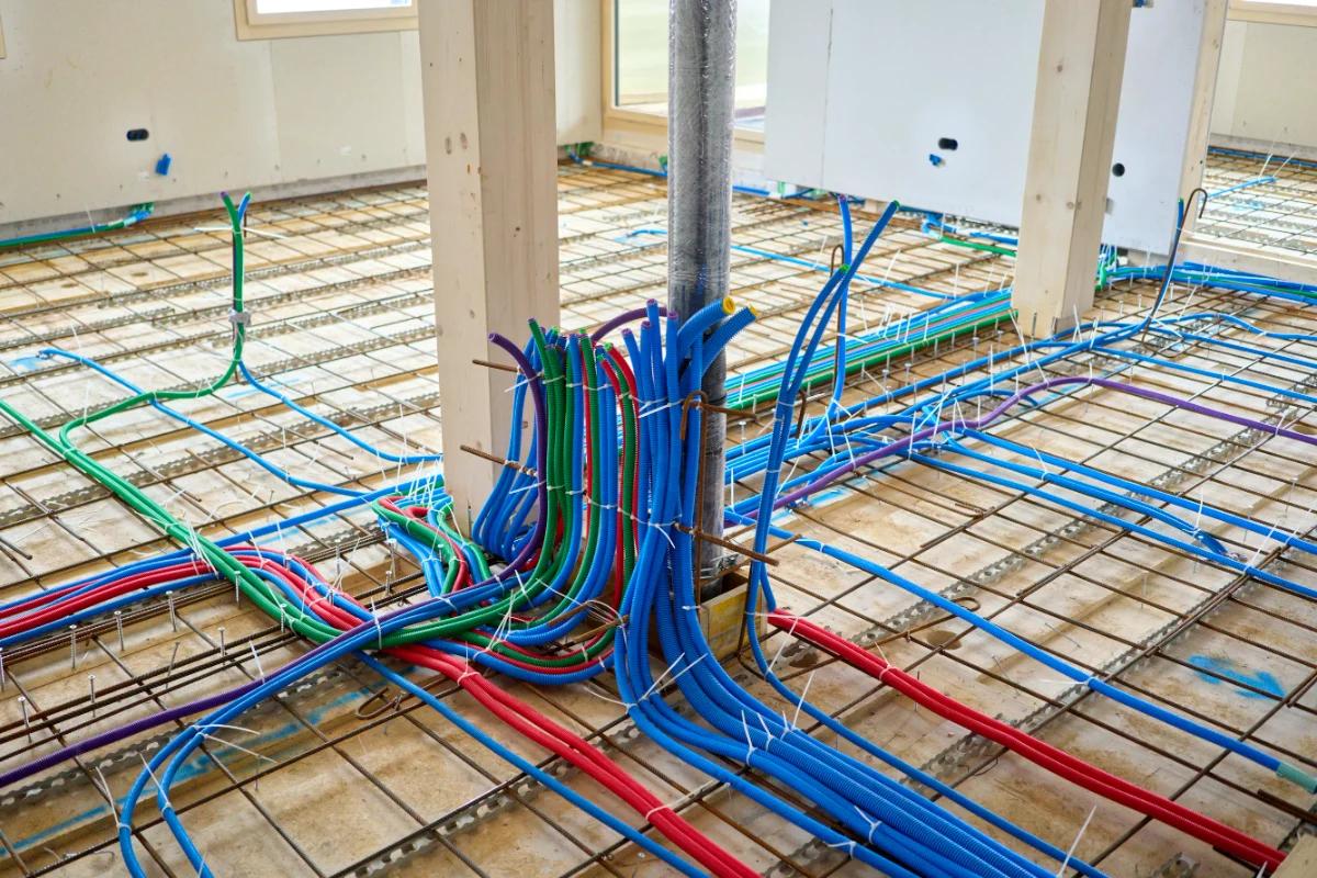 Sistemas de plomería y electricidad